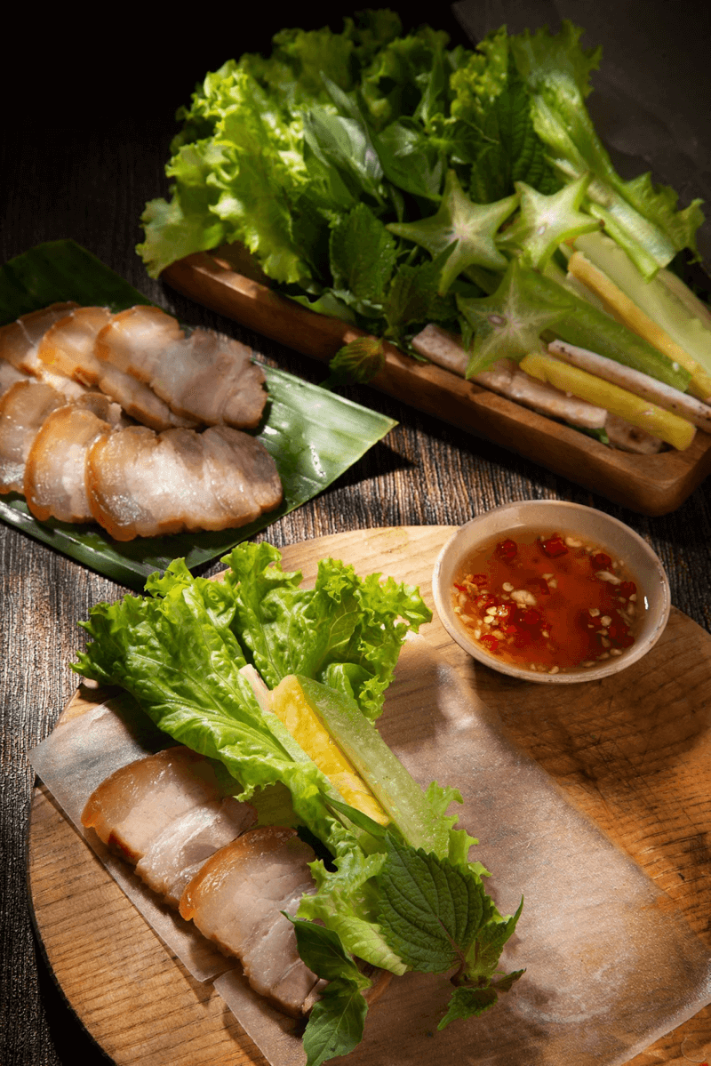 Bánh Tráng Cuốn Nước Mắm: Công Thức Chuẩn Ngon Tại Nhà 10 Nguyên liệu pha nước mắm chua ngọt gồm tỏi ớt, chanh, đường và nước mắm