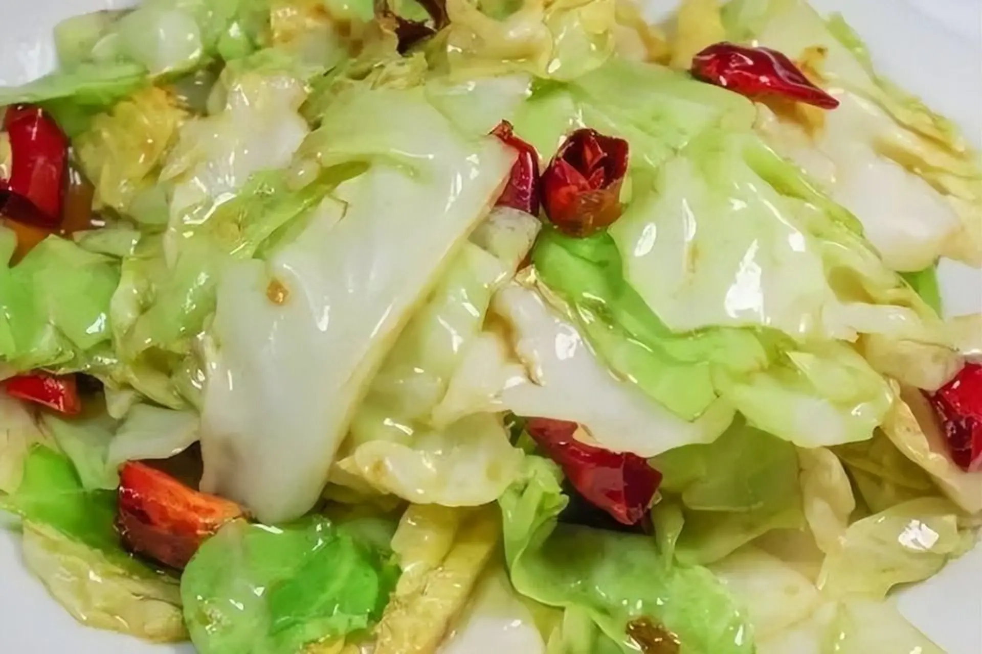Bắp cải xào nước mắm ngon chuẩn vị cơm nhà Việt 8 Bắp cải tươi chuẩn bị cho món bắp cải xào nước mắm ngon giòn tại nhà