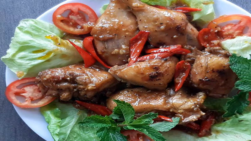 Cơm vịt nước mắm: cách làm giòn ngon chuẩn nhà hàng 9 Món cơm vịt chiên nước mắm vàng giòn phủ sốt tỏi ớt đậm đà ăn kèm cơm trắng