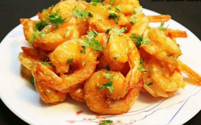 Tôm chiên nước mắm giòn ngon chuẩn nhà hàng tại nhà 8 Tôm chiên nước mắm giòn rụm phủ sốt tỏi ớt đậm đà kiểu Việt Nam