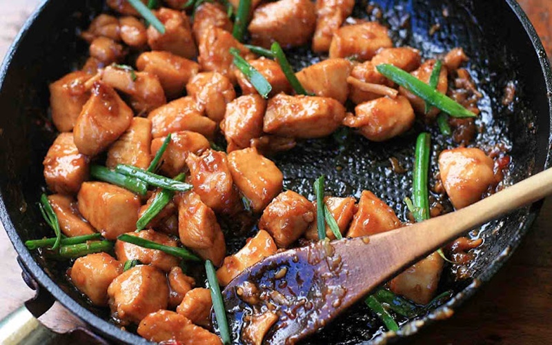 Gà kho nước mắm ngon chuẩn vị cơm nhà Việt dễ làm tại nhà 9 Nguyên liệu gà kho nước mắm gồm gà tỏi ớt nước mắm đường tiêu