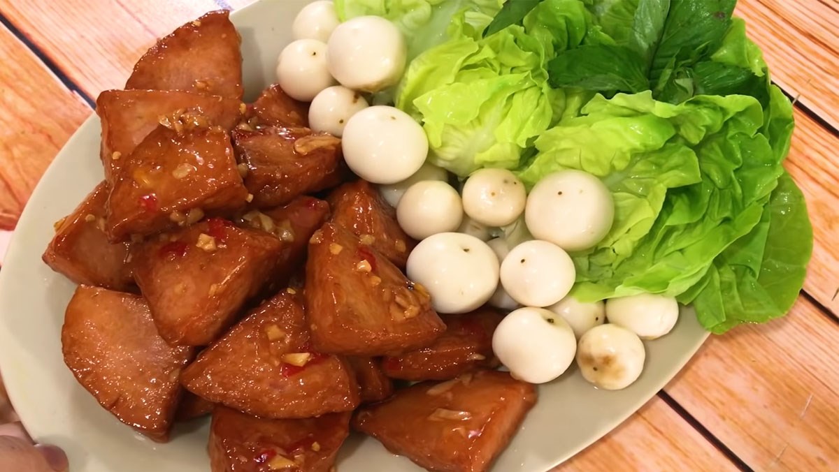Chả lụa chấm nước mắm: Cách ăn ngon chuẩn vị Việt 9 Bánh mì chả lụa chấm nước mắm chua ngọt món ăn sáng phổ biến Việt Nam