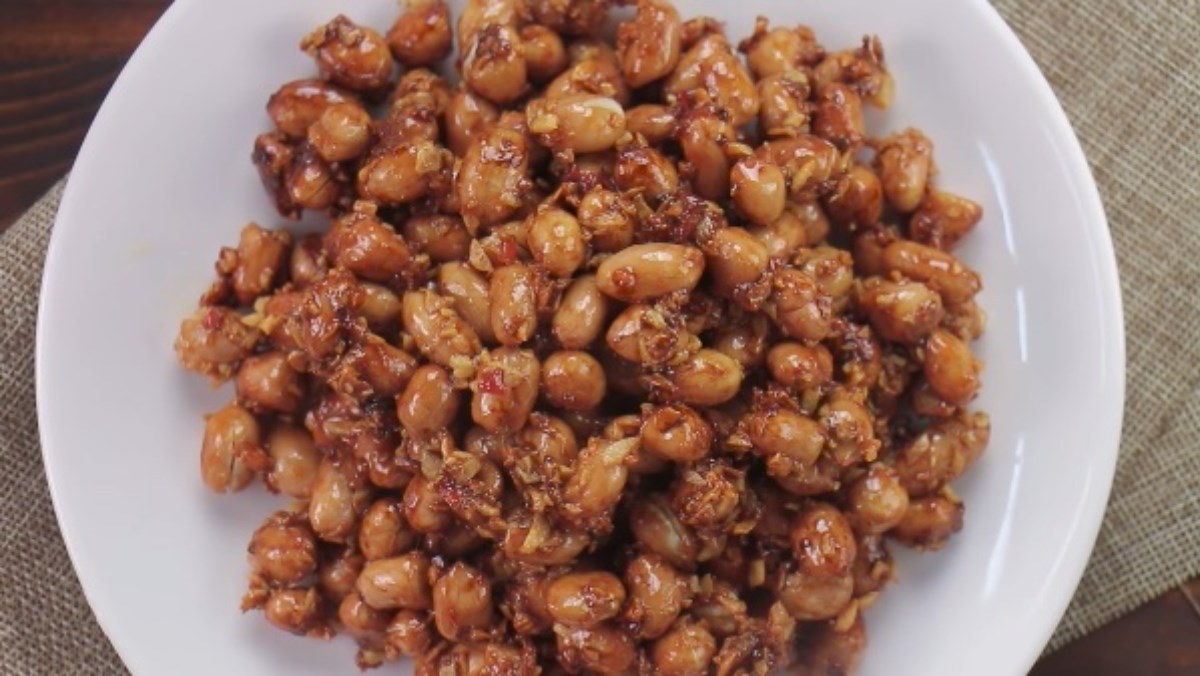 Đậu Phộng Rang Nước Mắm Giòn Ngon Chuẩn Vị Tại Nhà 8 Nguyên liệu đậu phộng sống và nước mắm tỏi ớt dùng để làm món rang nước mắm