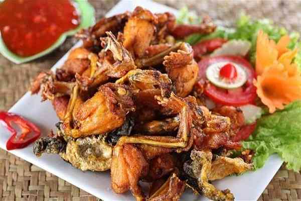 Ếch chiên nước mắm: cách làm giòn ngon chuẩn quán 8 Ếch chiên nước mắm giòn rụm phủ sốt nước mắm tỏi ớt hấp dẫn kiểu quán ăn Việt Nam