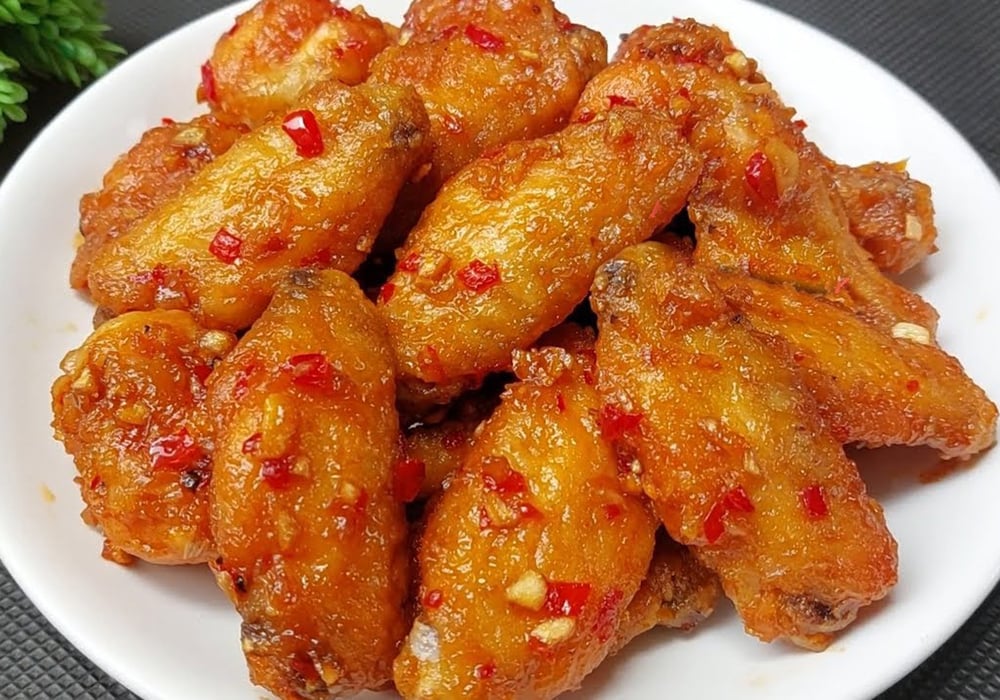 Gà chiên nước mắm tỏi giòn ngon chuẩn nhà hàng tại nhà 8 Gà chiên nước mắm tỏi ớt vàng giòn hấp dẫn phủ sốt sánh