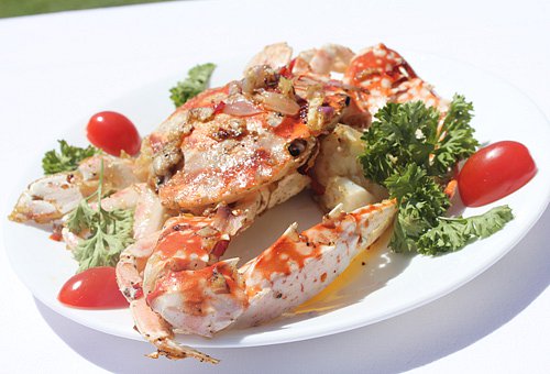 Ghẹ rang nước mắm: cách làm giòn ngon chuẩn nhà hàng 9 Ghẹ xanh tươi sống chuẩn bị rang nước mắm trong bếp hải sản