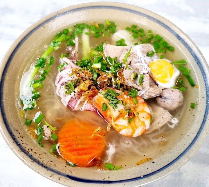 Hủ tiếu mực nước mắm ngon chuẩn Sài Gòn: cách làm & bí quyết 9 Hủ tiếu mực nước mắm kiểu Sài Gòn với topping mực tươi và rau thơm