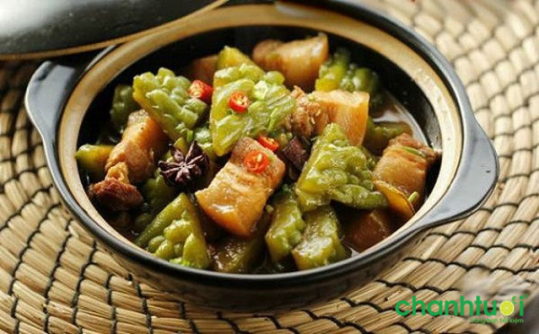 Khổ qua xào nước mắm: Cách làm giòn ngon, giảm đắng chuẩn 9 Nguyên liệu làm khổ qua xào nước mắm gồm khổ qua, tỏi, nước mắm và gia vị cơ bản