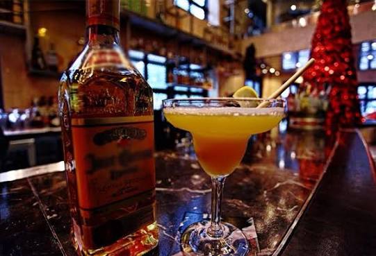 Cocktail nước mắm: Công thức & nghệ thuật vị umami 12 Cocktail sáng tạo phong cách châu Á kết hợp nguyên liệu lên men và kỹ thuật mixology hiện đại