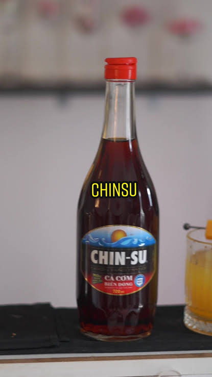 Cocktail nước mắm: Công thức & nghệ thuật vị umami 8 Ly cocktail vị mặn umami với kỹ thuật mixology hiện đại và đá viên trong suốt