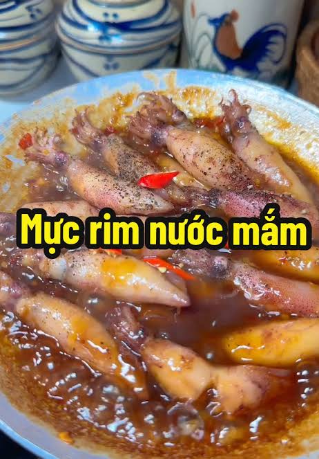 Mực hấp nước mắm ngon giòn: Công thức chuẩn, không tanh 16 Mực hấp nước mắm trình bày đẹp mắt dùng trong bữa cơm gia đình và tiệc hải sản