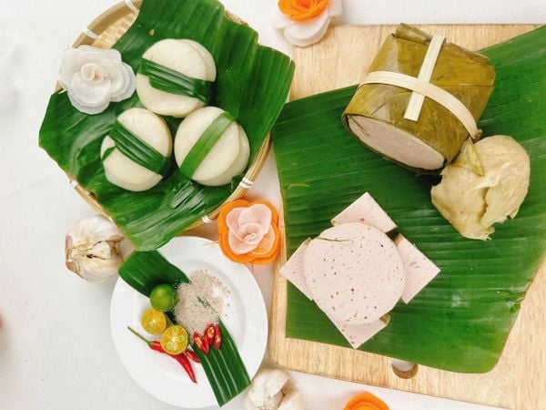 Chả lụa chấm nước mắm: Cách ăn ngon chuẩn vị Việt 7 Chả lụa thái lát ăn kèm nước mắm chua ngọt truyền thống Việt Nam