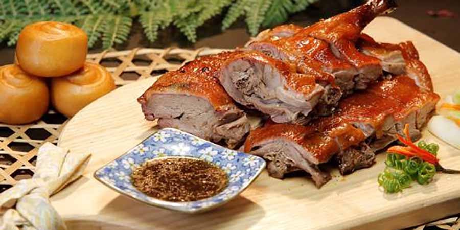 Vịt quay nước mắm giòn da ngon chuẩn nhà hàng tại nhà 11 Cách sơ chế và khử mùi hôi của vịt bằng gừng và muối trước khi quay nước mắm