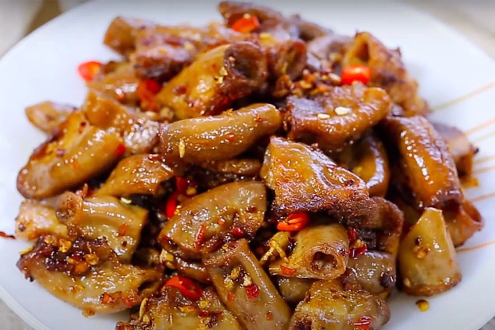 Lòng Heo Chiên Nước Mắm Giòn Rụm: Bí Quyết Không Hôi, Đậm Vị Chuẩn Quán 9 Nguyên liệu làm lòng heo chiên nước mắm gồm lòng non tỏi nước mắm và gia vị
