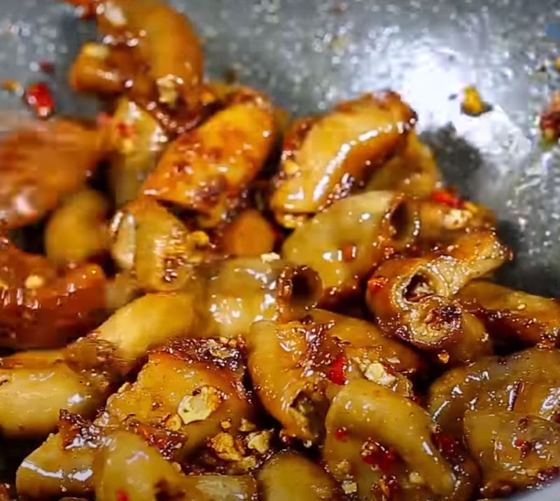 Lòng non xào nước mắm ngon giòn không hôi chuẩn quán 9 Lòng non heo tươi sạch được sơ chế chuẩn bị cho món xào nước mắm