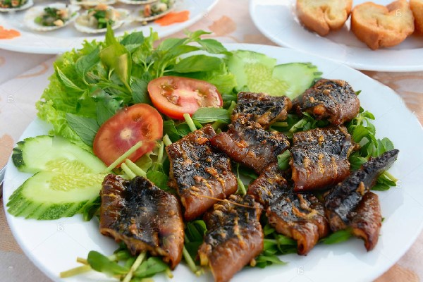 Lươn nướng nước mắm: công thức chuẩn nhà hàng tại nhà 9 Quy trình sơ chế lươn và làm sạch nhớt trước khi nướng nước mắm