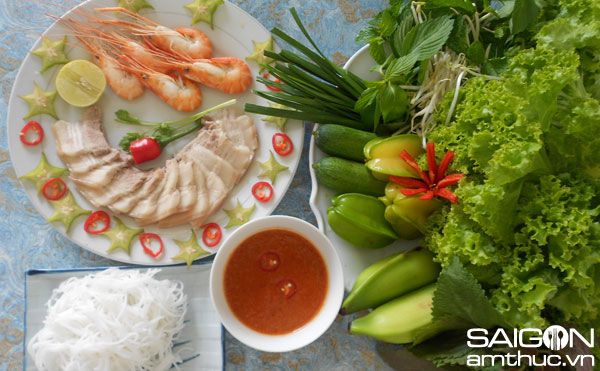 Bún Mắm Tôm Chà Huế: Đặc Sản Đậm Đà & Cách Ăn Ngon Chuẩn Vị 6 Bún mắm tôm chà Huế với thịt luộc, rau sống và mắm tôm chà truyền thống
