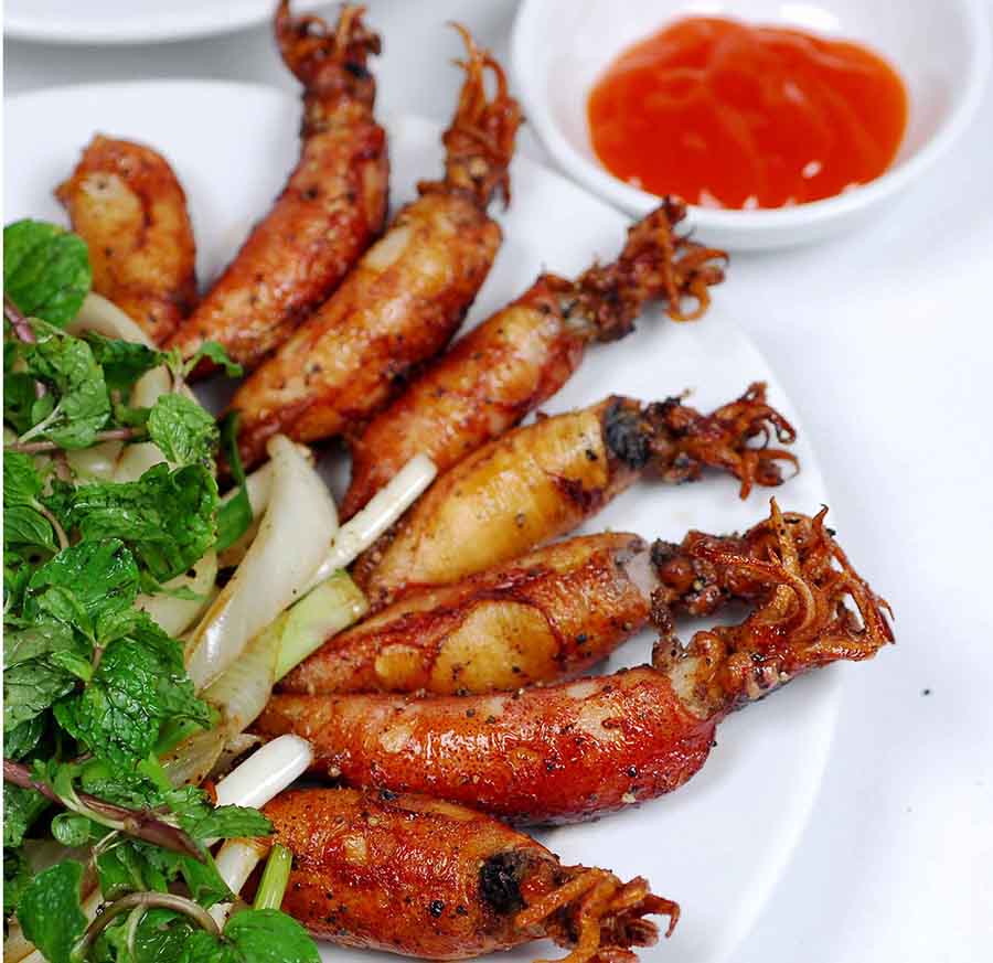 Mực ống chiên nước mắm giòn ngon chuẩn nhà hàng 9 Mực ống tươi được chế biến thành món chiên nước mắm hấp dẫn tại nhà hàng