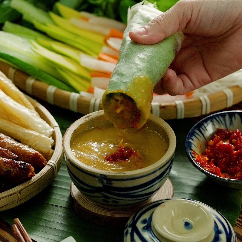 Nem nướng nước mắm chuẩn vị Nha Trang tại nhà 11 Thịt heo xay ướp gia vị chuẩn bị làm nem nướng nước mắm tại nhà