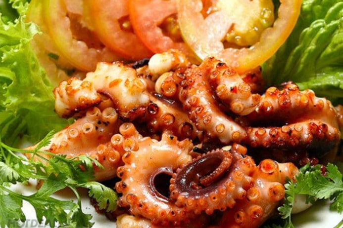 Bạch tuộc chiên nước mắm giòn ngon: Công thức chuẩn, không bị dai như nhà hàng 11 Các bước sơ chế bạch tuộc sạch nhớt trước khi chiên nước mắm