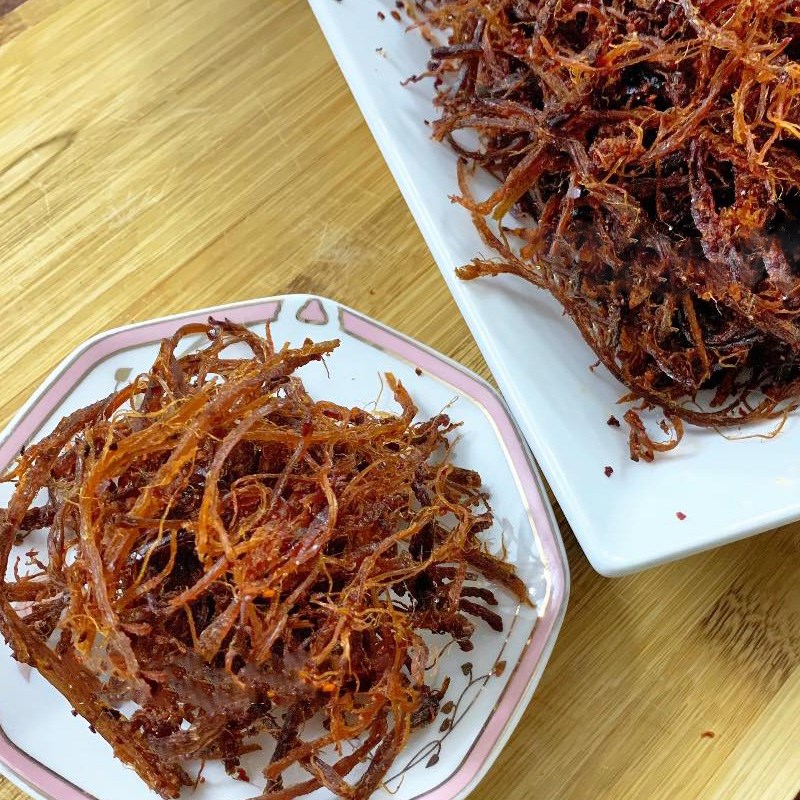 Thịt trâu kho nước mắm mềm ngon đậm vị: Bí quyết chuẩn tại nhà 9 Thịt trâu kho nước mắm mềm ngon có màu nâu cánh gián đậm vị, thấm đều gia vị và nước kho sánh nhẹ