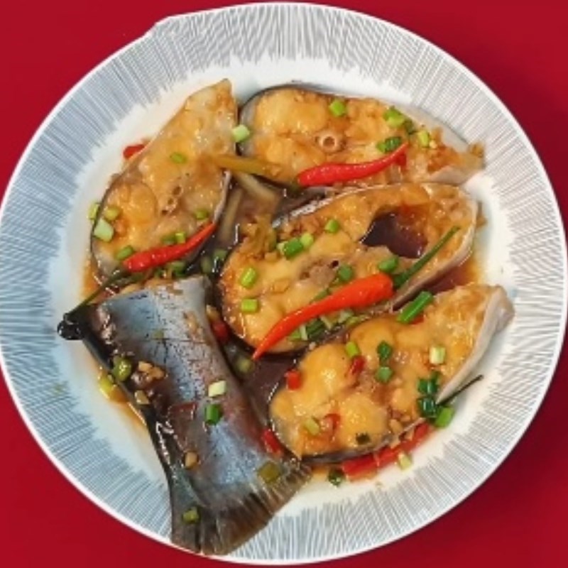 Cá tra kho nước mắm chuẩn vị miền Tây đậm đà khó cưỡng 10 Nguyên liệu món cá tra kho nước mắm gồm cá tra tươi, nước mắm, đường và tiêu