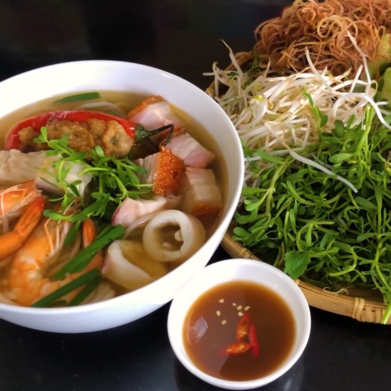Bún mắm miền Tây: cách nấu chuẩn vị đậm đà tại nhà 12 Bún mắm miền Tây hoàn chỉnh với nước lèo đậm đà và topping hải sản