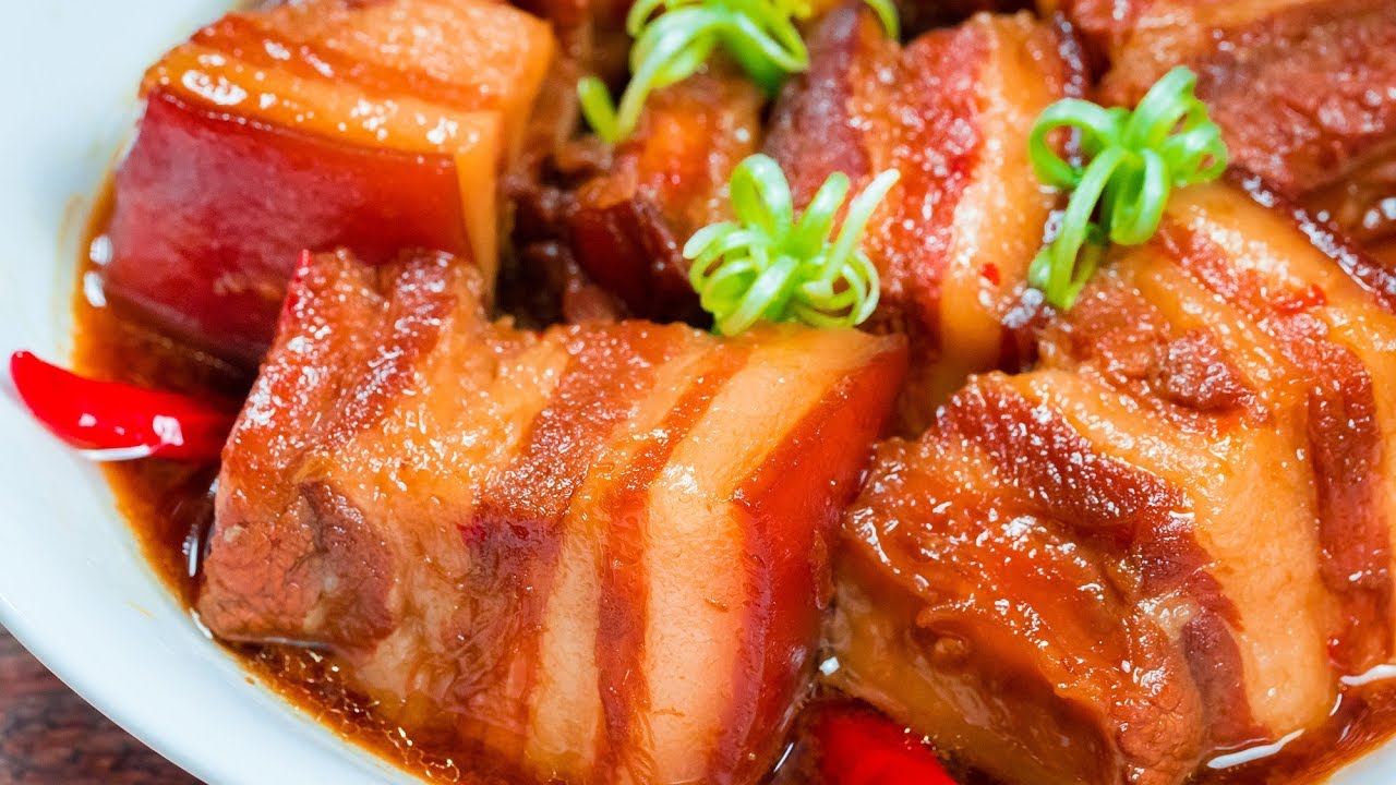 Thịt Kho Tàu Nước Mắm: Cách Nấu Mềm Ngon, Đậm Đà Chuẩn Vị 9 Nước mắm truyền thống giúp thịt kho tàu thơm đậm và lên vị tự nhiên