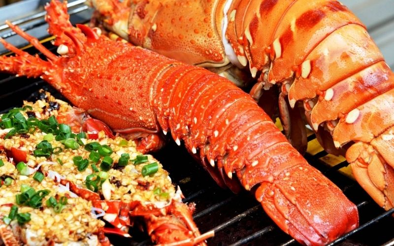 Tôm hùm nướng nước mắm thơm ngon chuẩn nhà hàng tại nhà 8 Tôm hùm nướng nước mắm vàng óng thơm lừng trên than hoa, món hải sản cao cấp Việt Nam